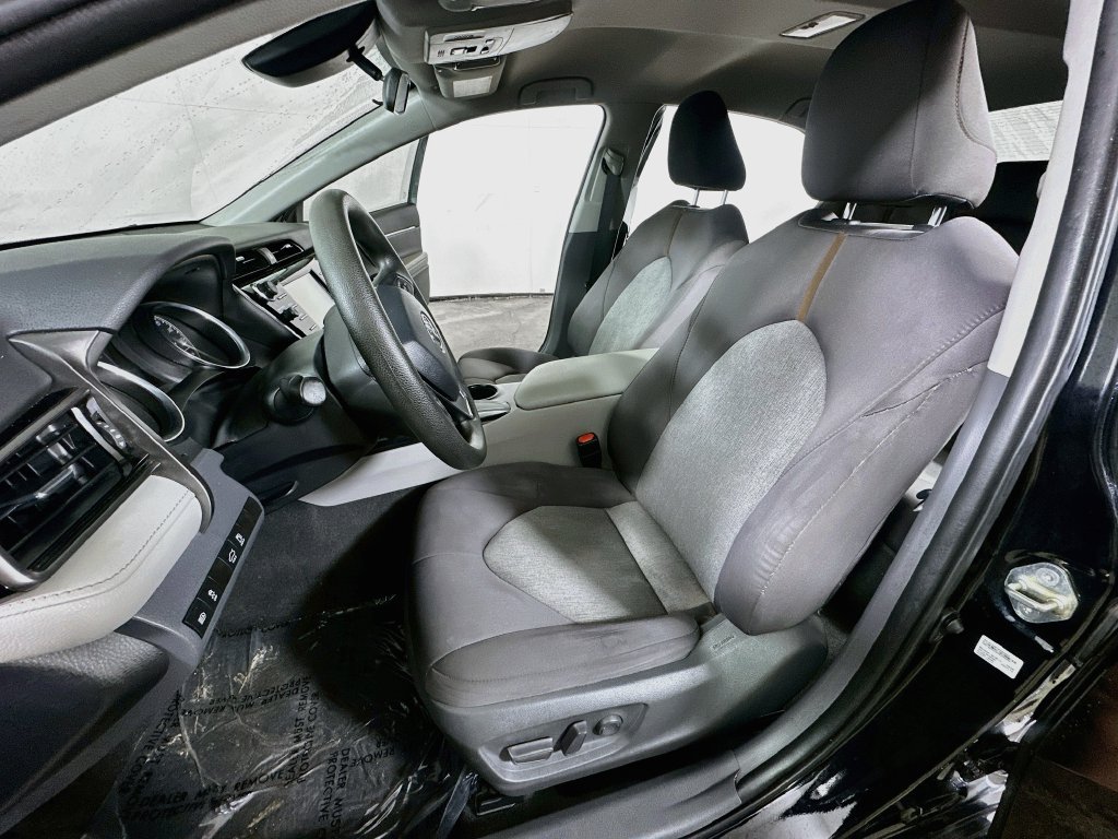 Used 2020 Toyota Camry LE FWD image 17