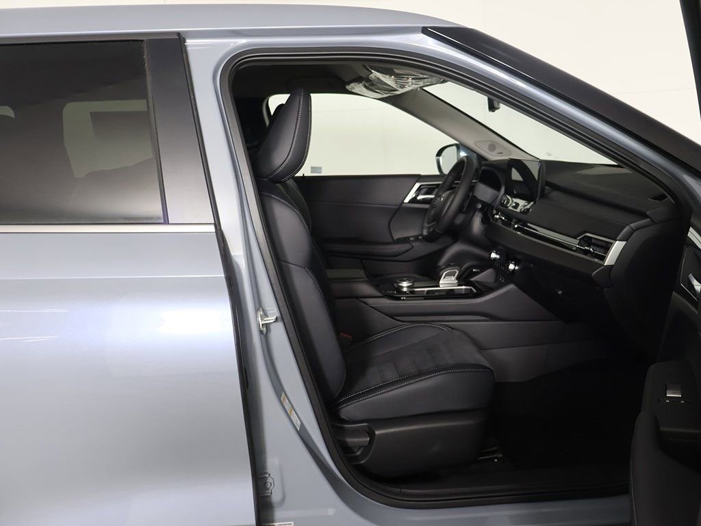 New 2026 Mitsubishi Outlander SE image 32