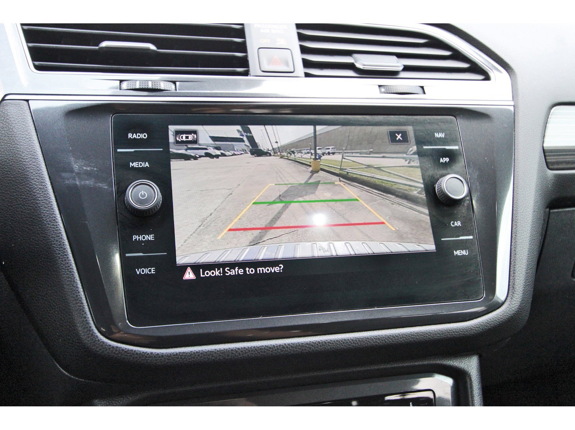 Used 2022 Volkswagen Tiguan SEL R-Line image 27