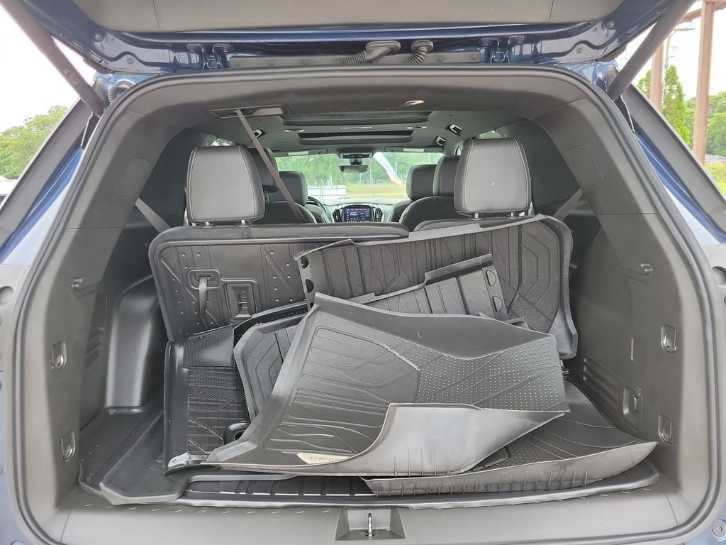 Used 2022 Chevrolet Traverse LT w/ LT Premium Package AWD/4WD image 8