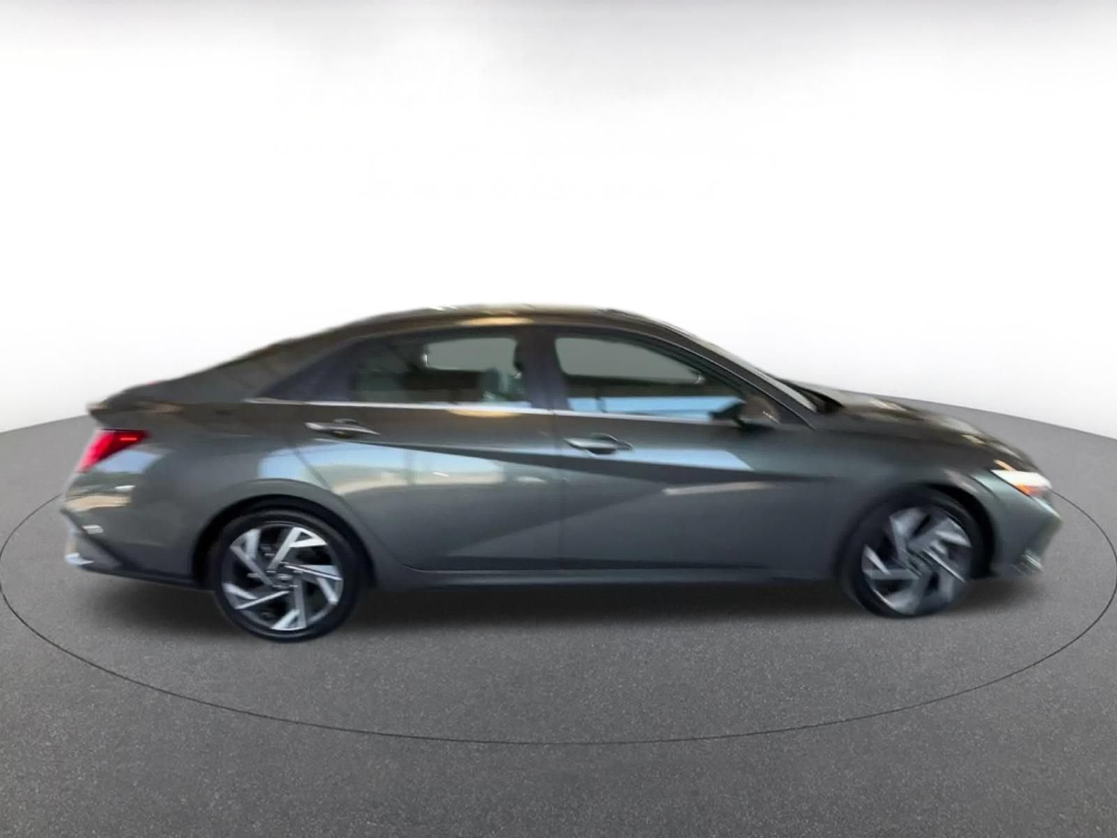 Used 2025 Hyundai Elantra Limited FWD image 15