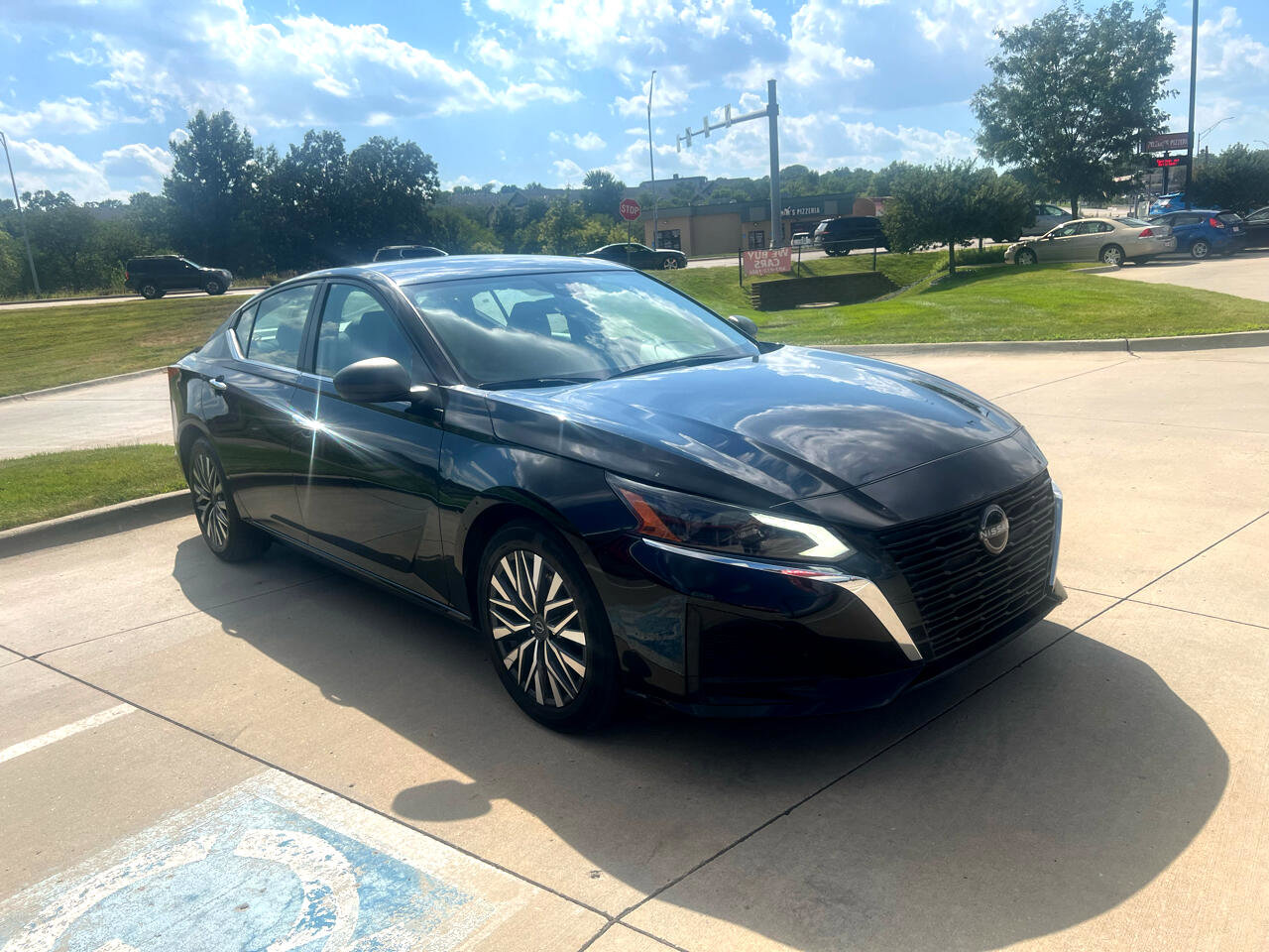 Used 2024 Nissan Altima 2.5 SV image 4