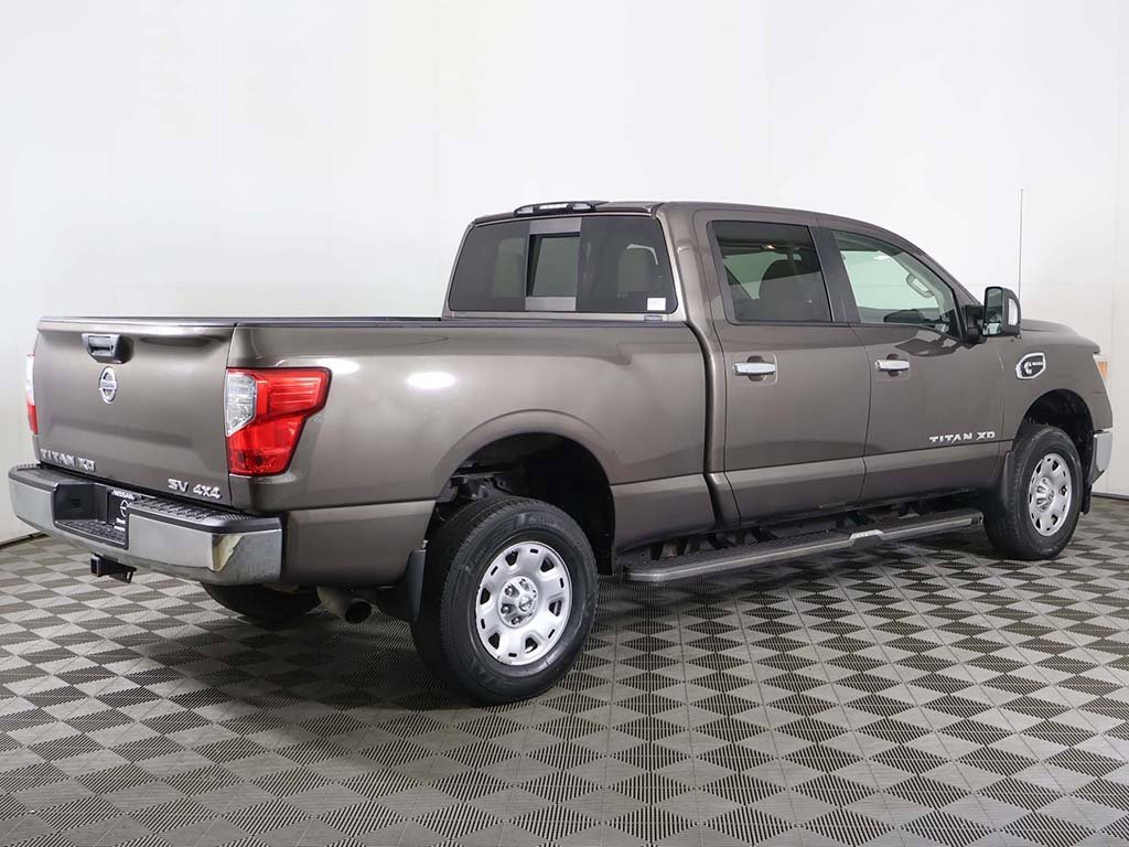 Used 2017 Nissan Titan SV image 7