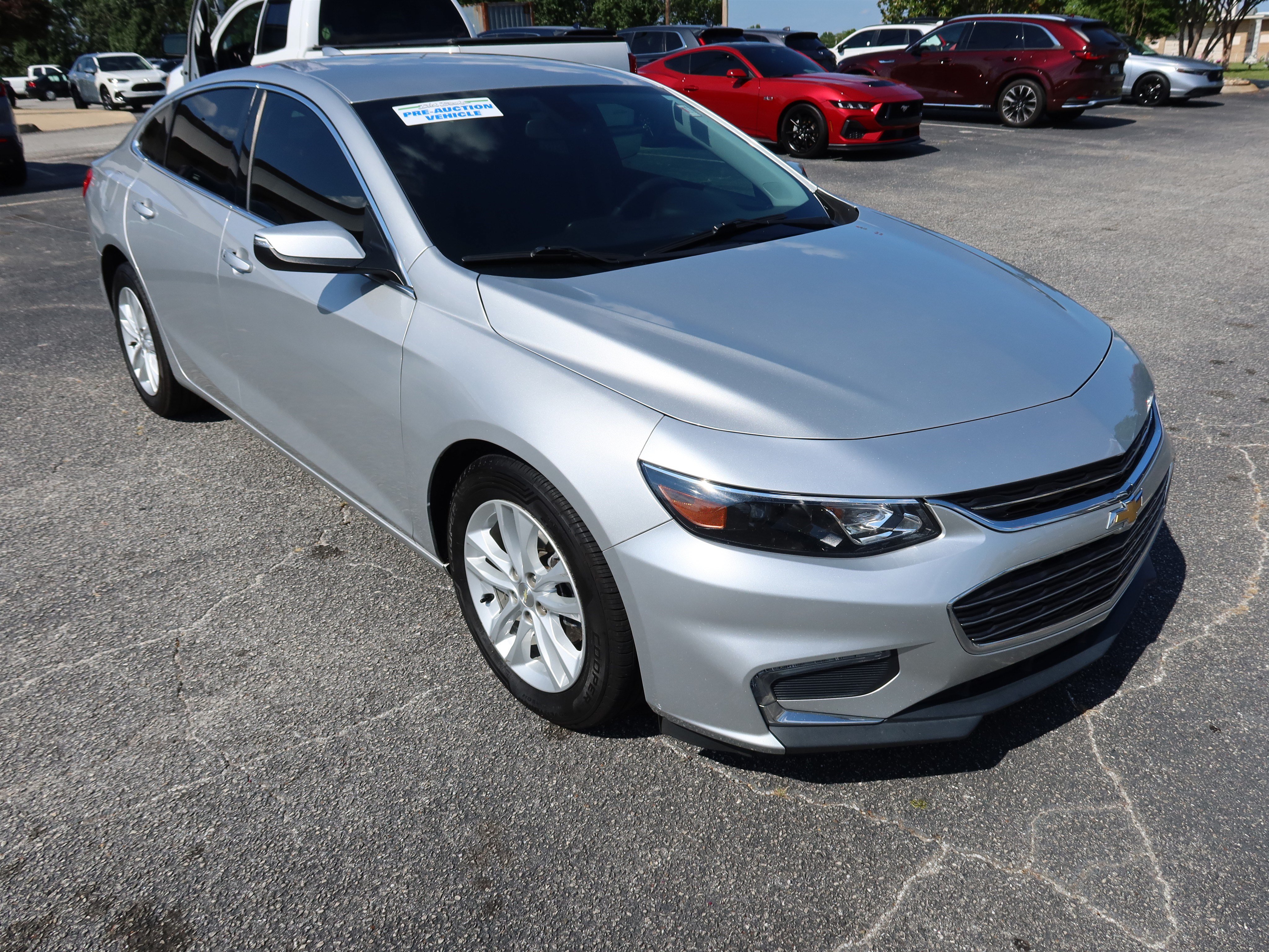 Used 2018 Chevrolet Malibu LT FWD image 2