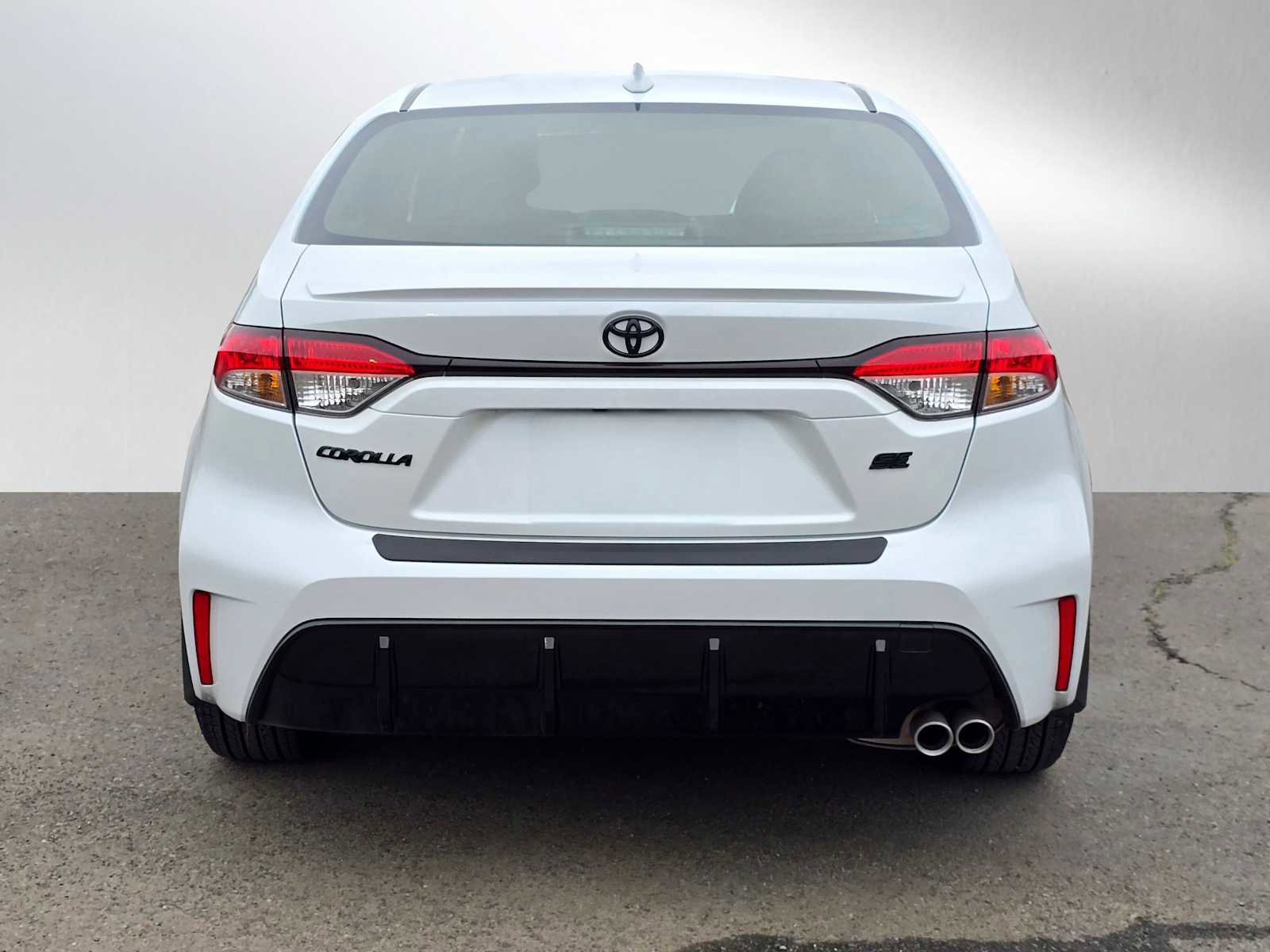 Certified 2026 Toyota Corolla SE w/ SE Package image 5