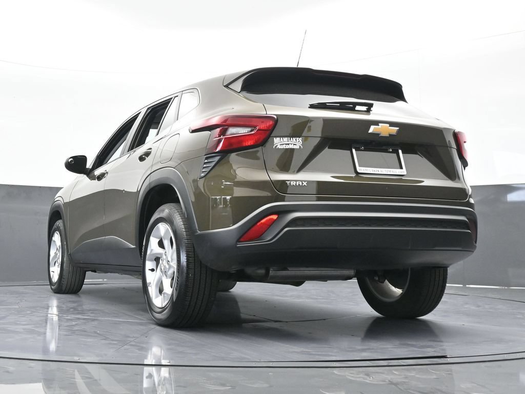 Used 2024 Chevrolet Trax LS w/ LS Convenience Package FWD image 53