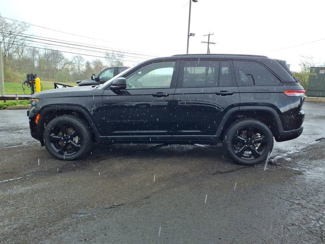 Used 2023 Jeep Grand Cherokee Altitude AWD/4WD image 6
