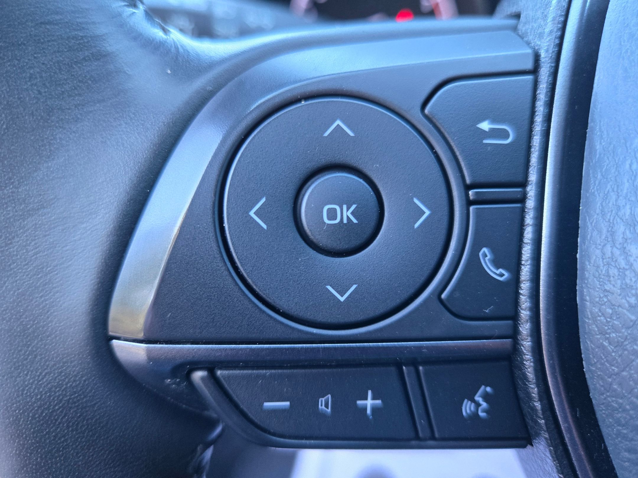 Used 2023 Toyota Camry SE image 19