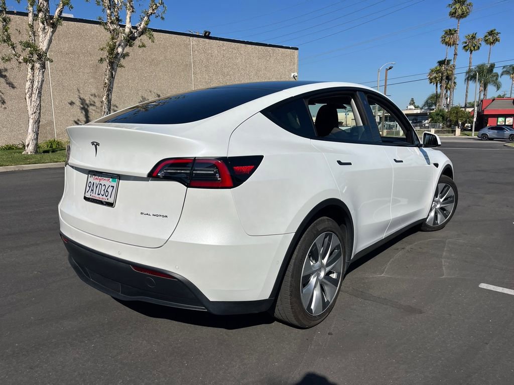 Used 2022 Tesla Model Y Long Range image 7