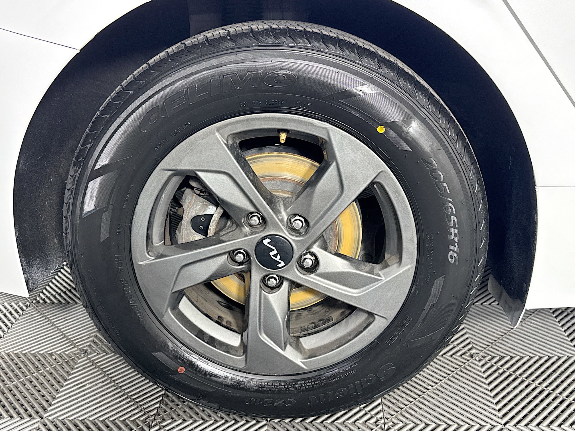 Used 2023 Kia K5 LXS image 32