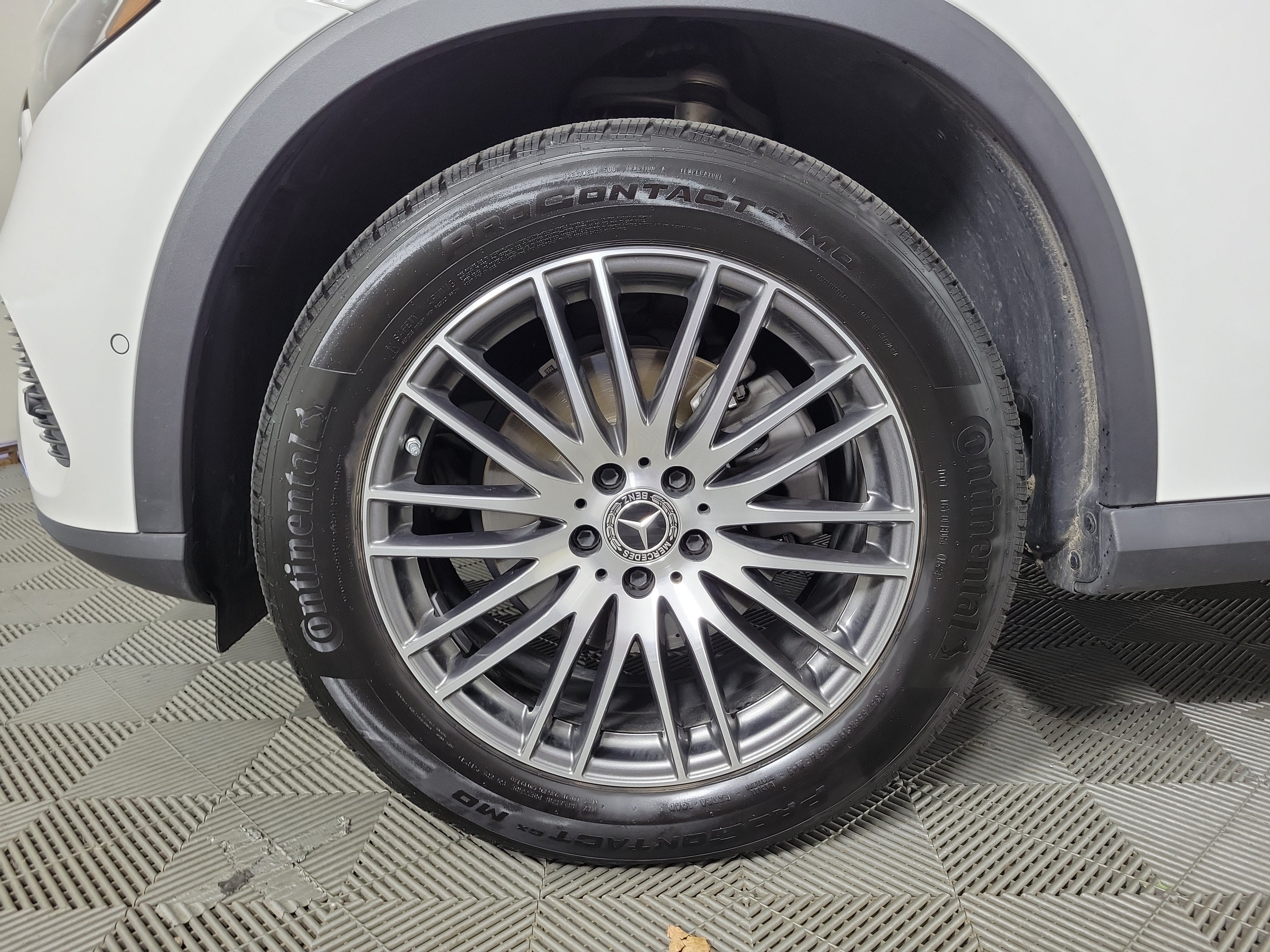Used 2025 Mercedes-Benz GLC 300 4MATIC image 27
