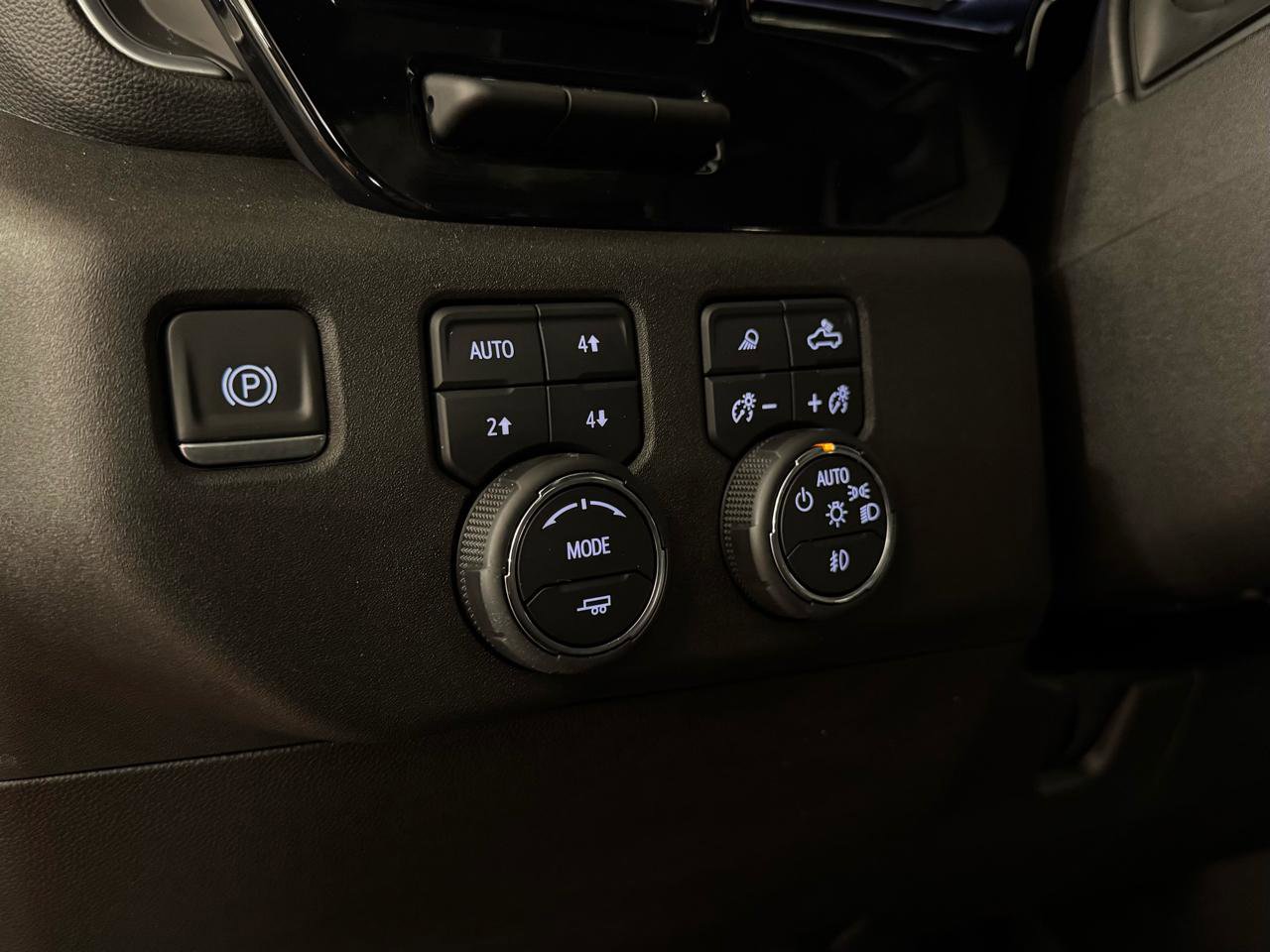 Used 2024 Chevrolet Silverado 2500 High Country w/ Technology Package image 23
