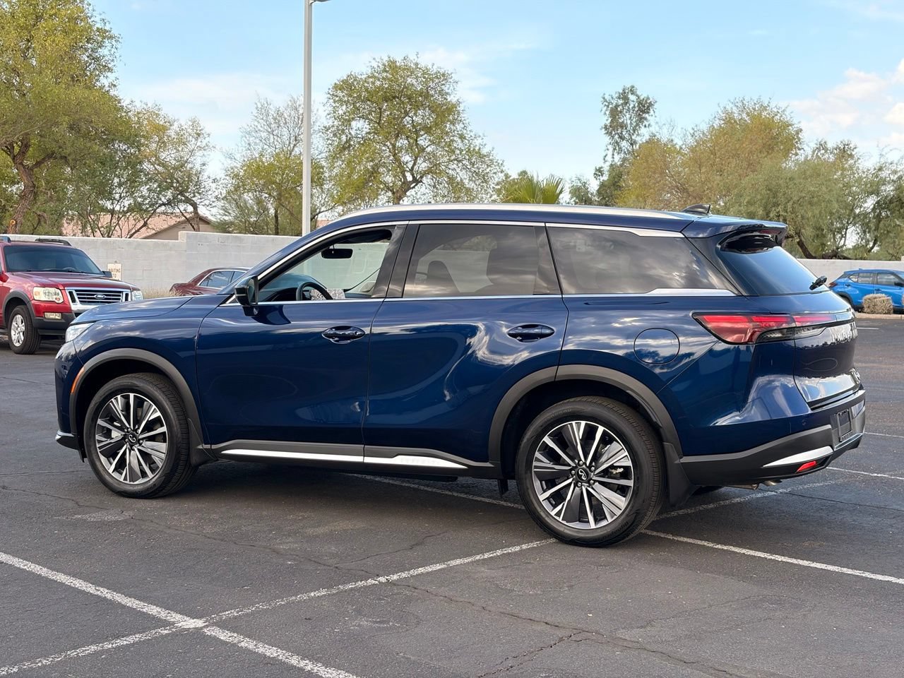 Certified 2026 INFINITI QX60 Luxe w/ Cargo Package FWD image 4