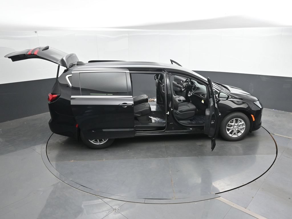 New 2027 Chrysler Pacifica Select FWD image 44