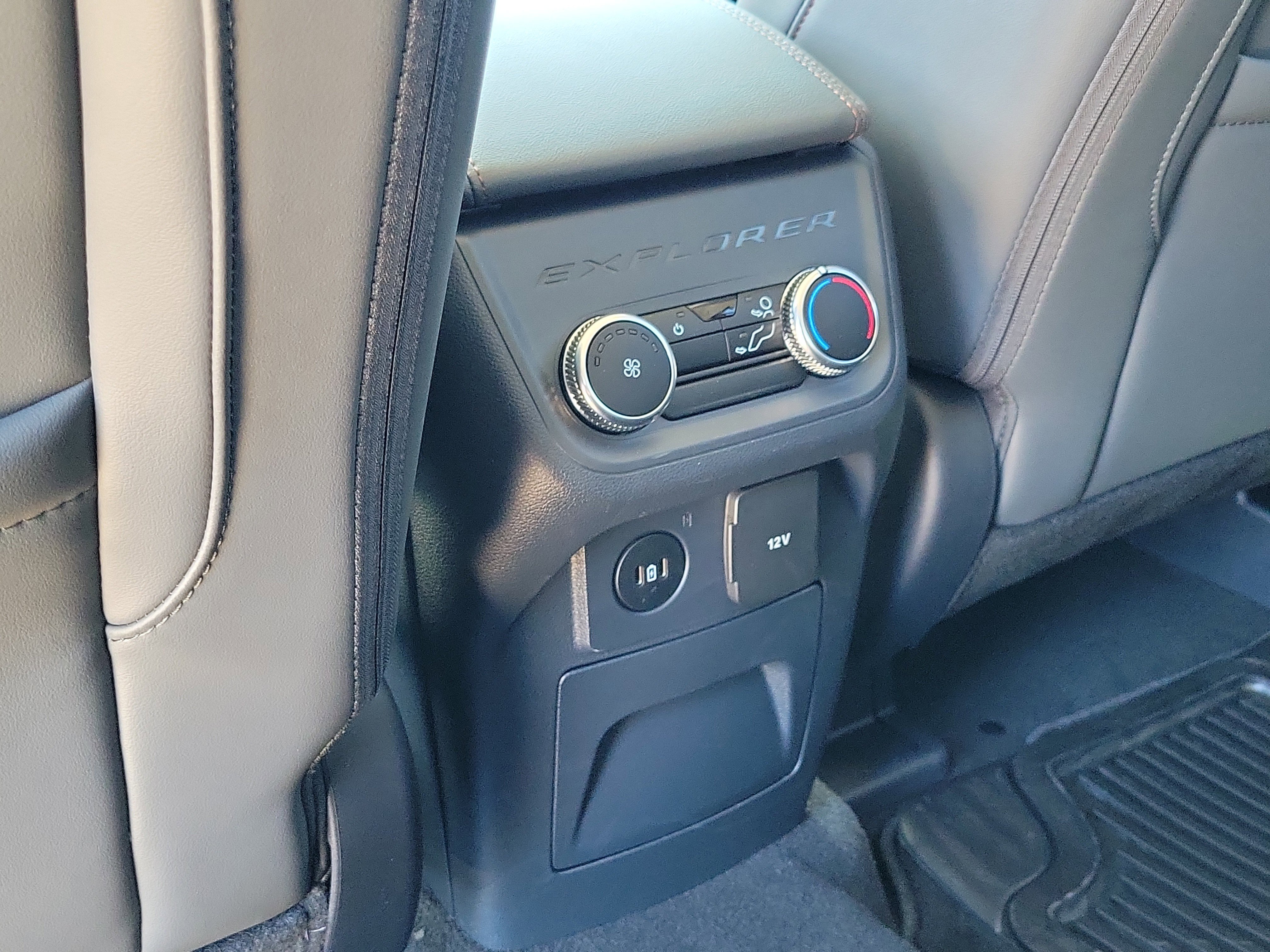 Used 2026 Ford Explorer Active w/ Active Comfort Package image 15