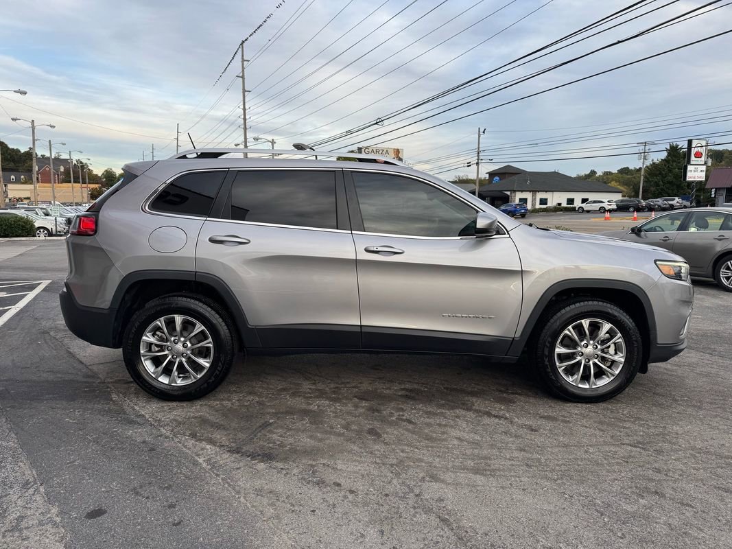 Used 2021 Jeep Cherokee Latitude Plus w/ Mopar Interior Package image 8
