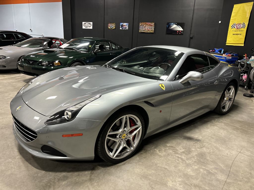 Used 2015 Ferrari California T image 4