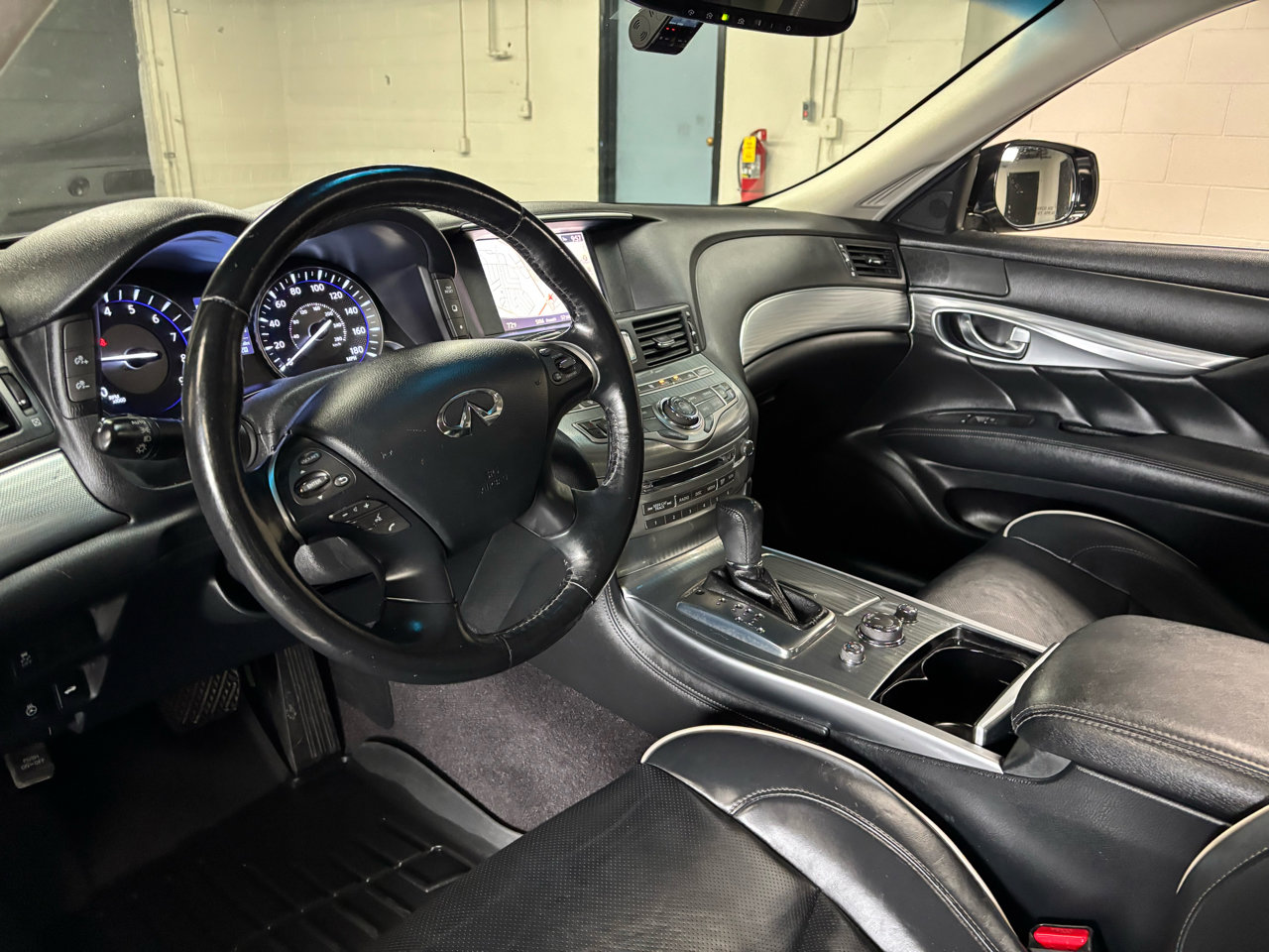 Used 2018 INFINITI Q70 L 3.7 image 11