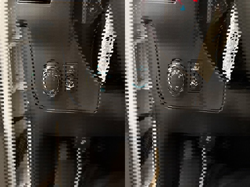 New 2025 GMC Savana 3500 w/ Power Convenience Package image 28