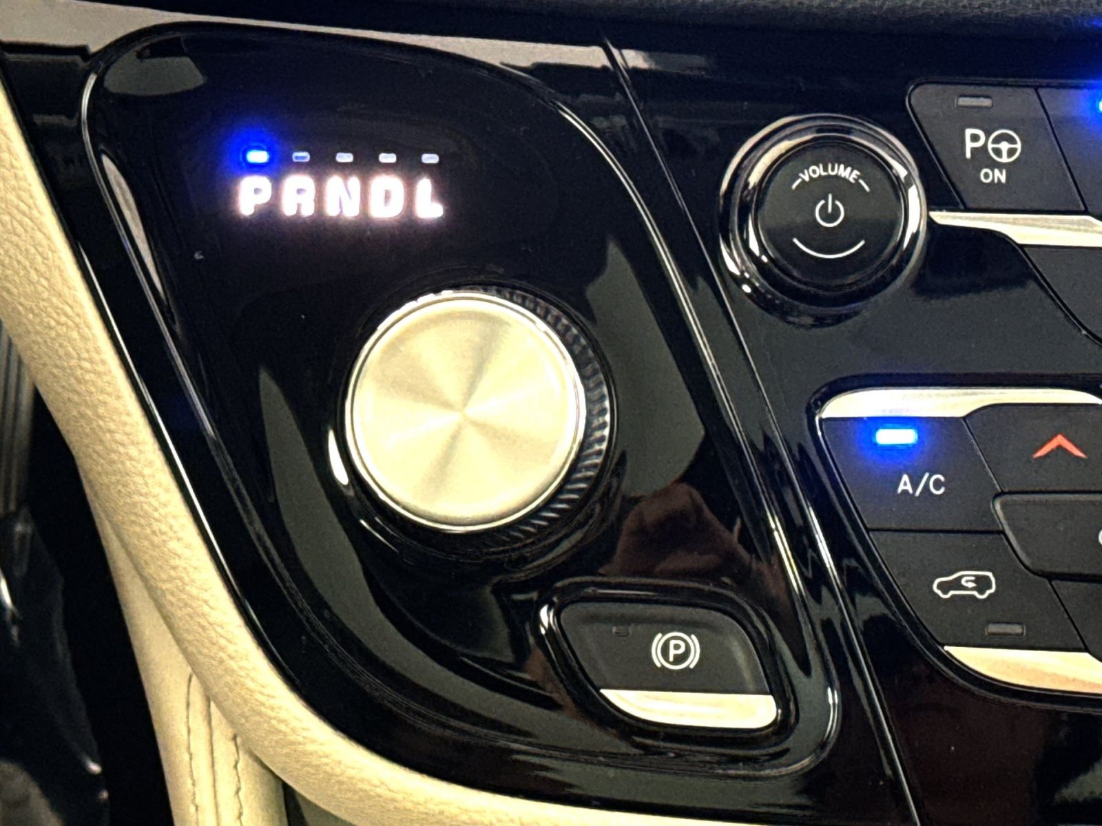 Used 2022 Chrysler Pacifica Limited FWD image 22