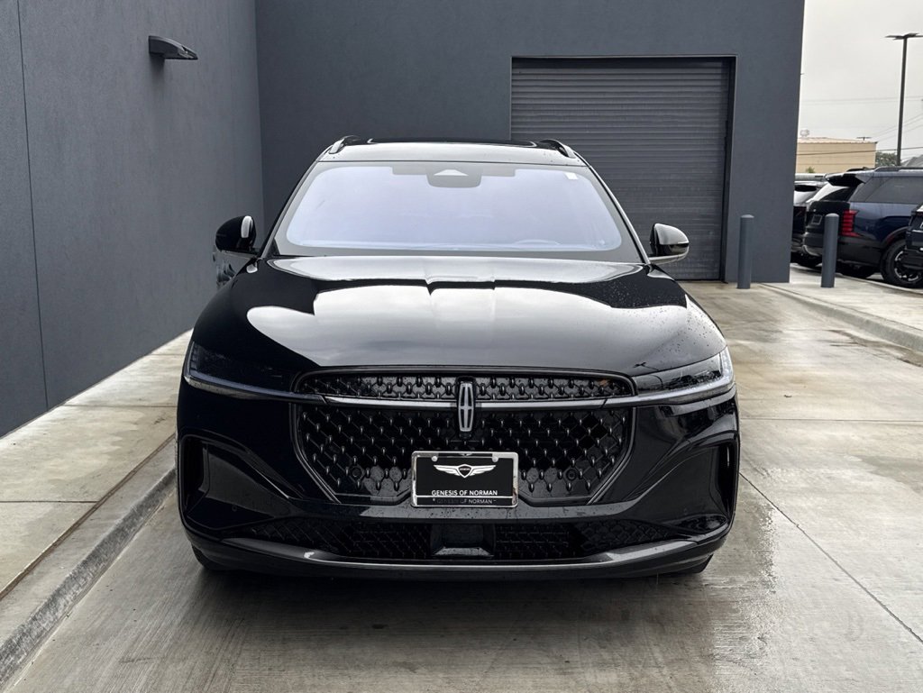 Used 2025 Lincoln Nautilus Reserve image 10