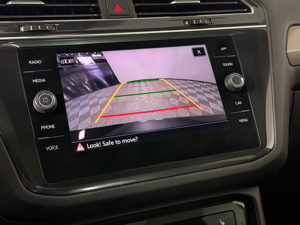 Used 2022 Volkswagen Tiguan SE R-Line image 18