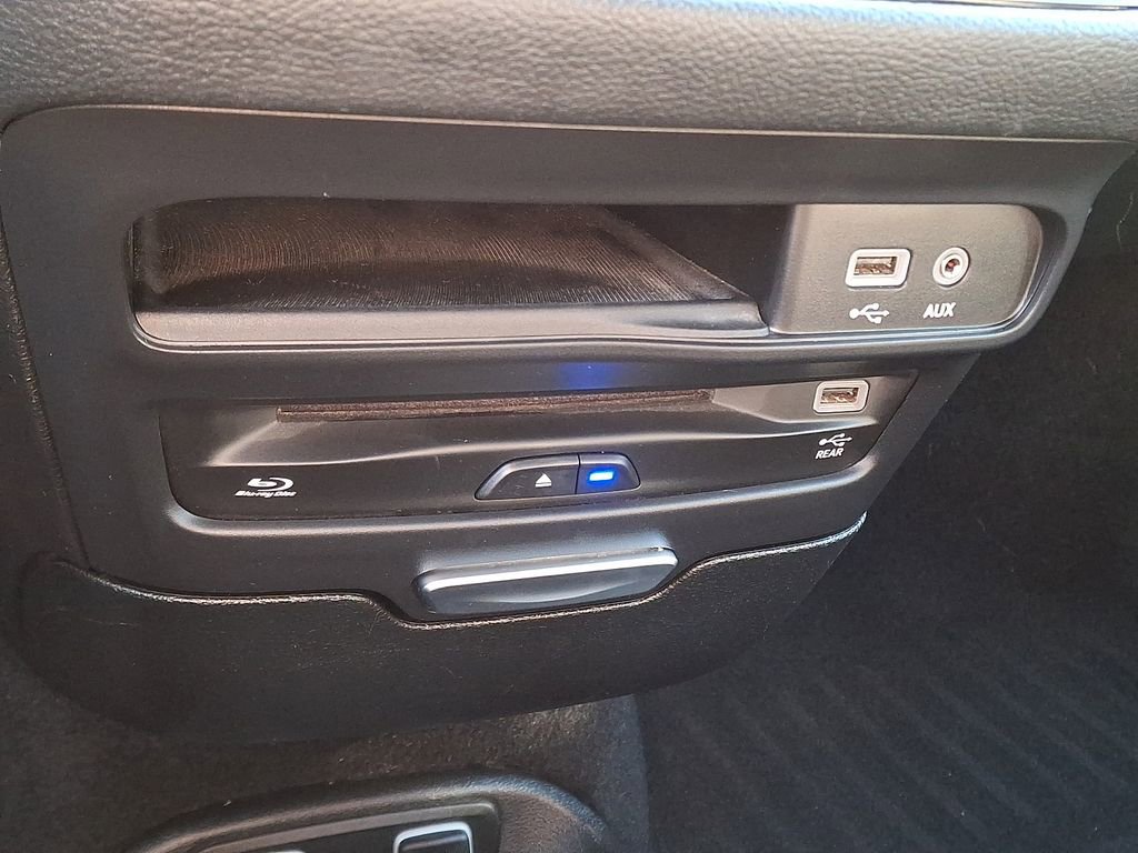 Used 2020 Chrysler Pacifica Limited w/ Advanced Safetytec Group FWD image 26
