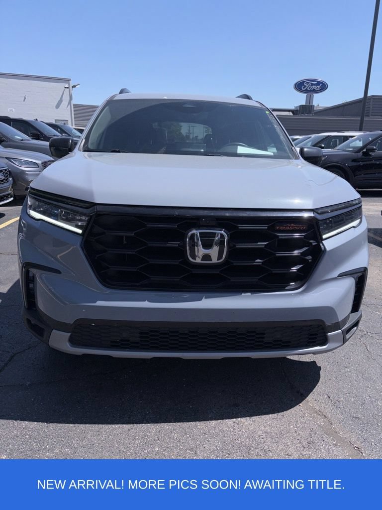 Used 2025 Honda Pilot TrailSport image 10