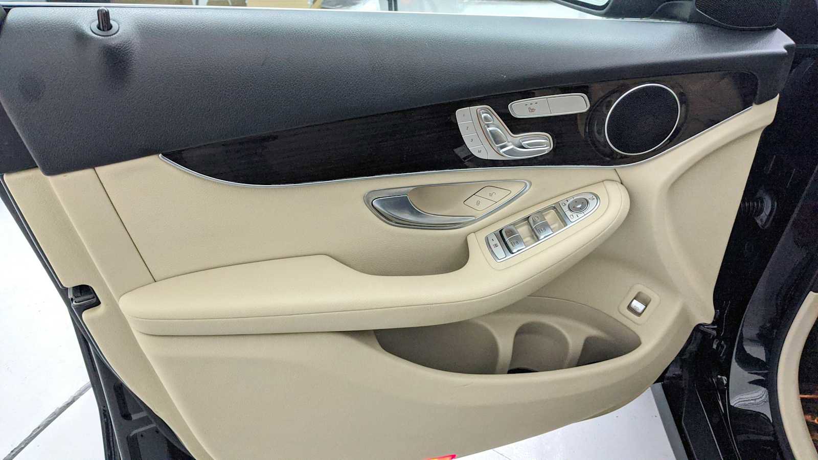 Used 2020 Mercedes-Benz GLC 300 image 14