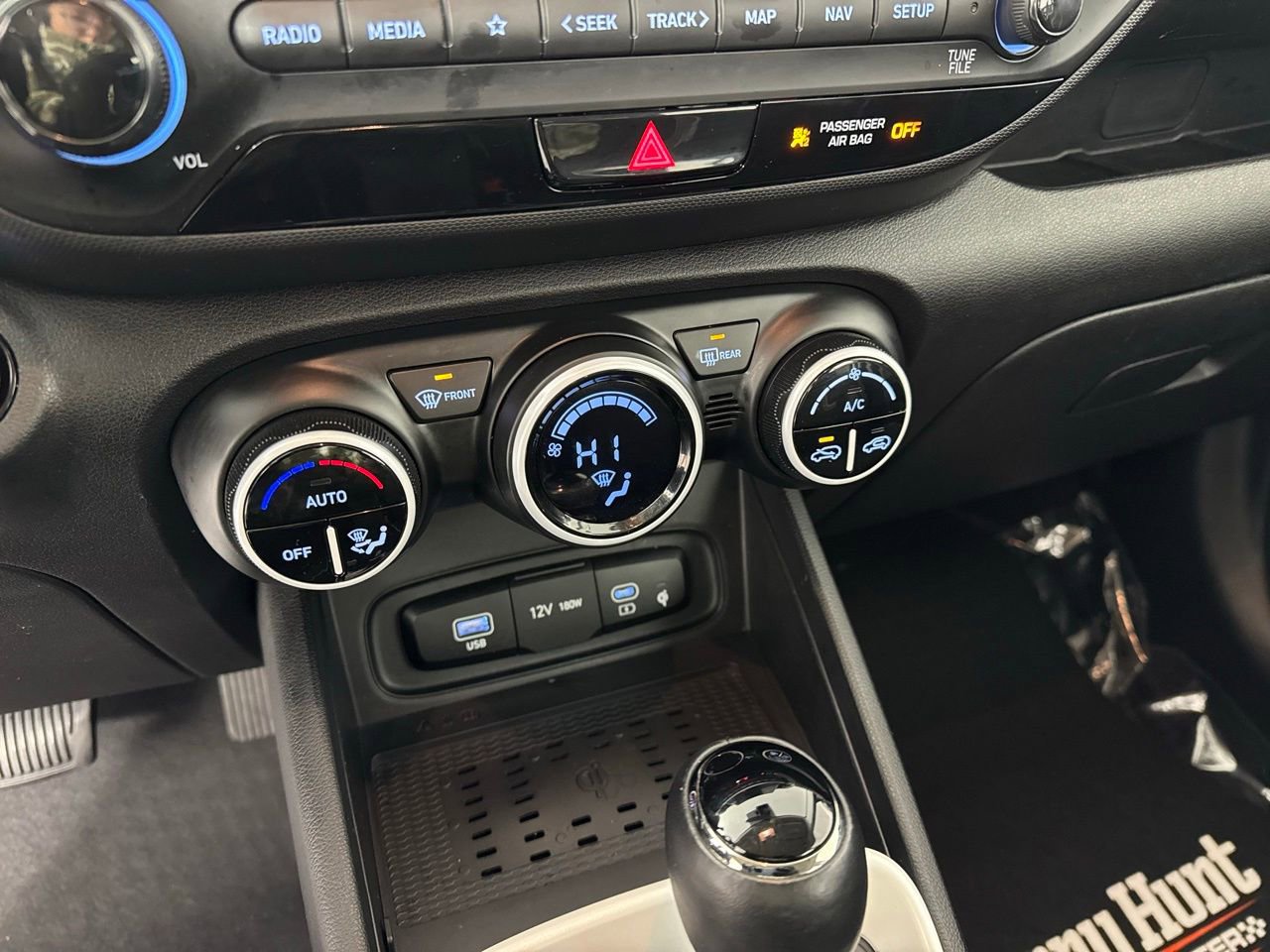 Used 2024 Hyundai Venue Limited image 19