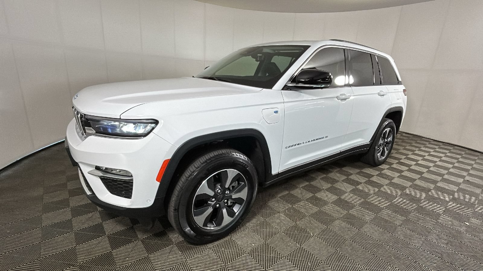 Used 2022 Jeep Grand Cherokee Limited 4xe w/ Luxury Tech Group II AWD/4WD image 8