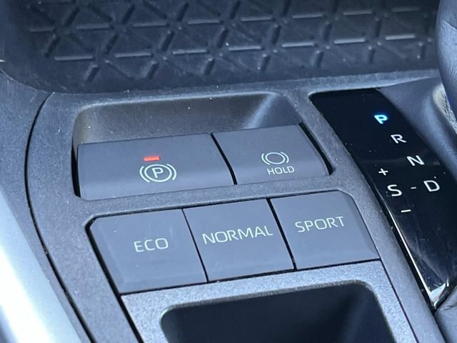 Used 2024 Toyota RAV4 XLE FWD image 31