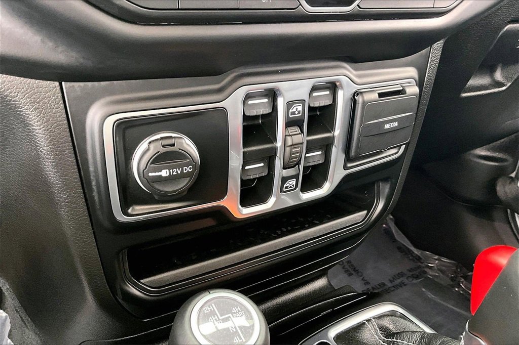 Used 2023 Jeep Wrangler Unlimited Sahara image 32