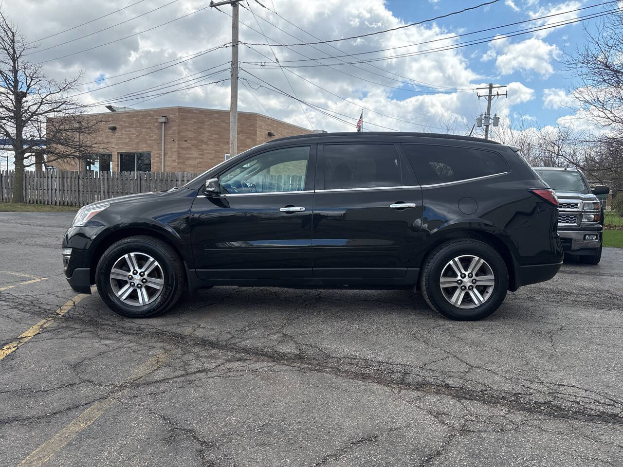 Used 2016 Chevrolet Traverse LT image 2