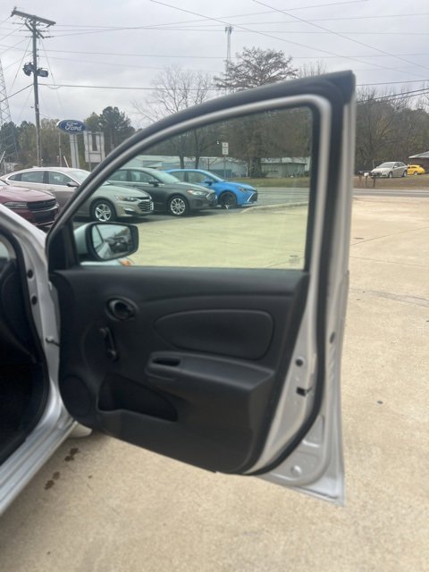 Used 2019 Nissan Versa S Plus image 18