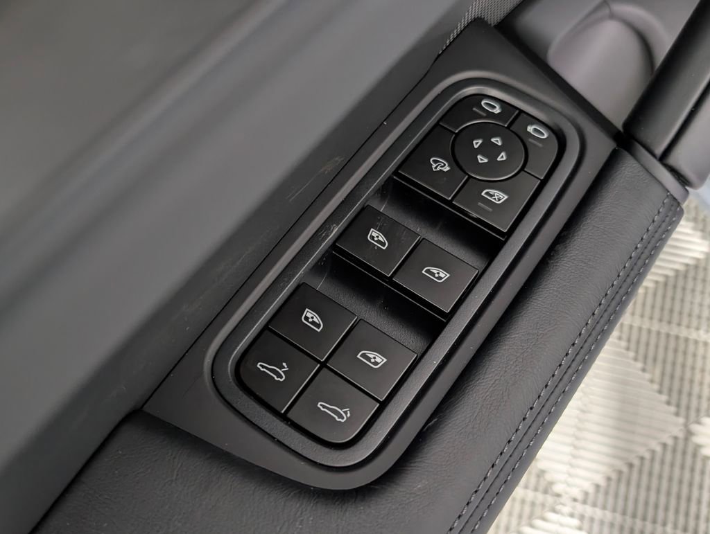 New 2026 Porsche Cayenne GTS image 26