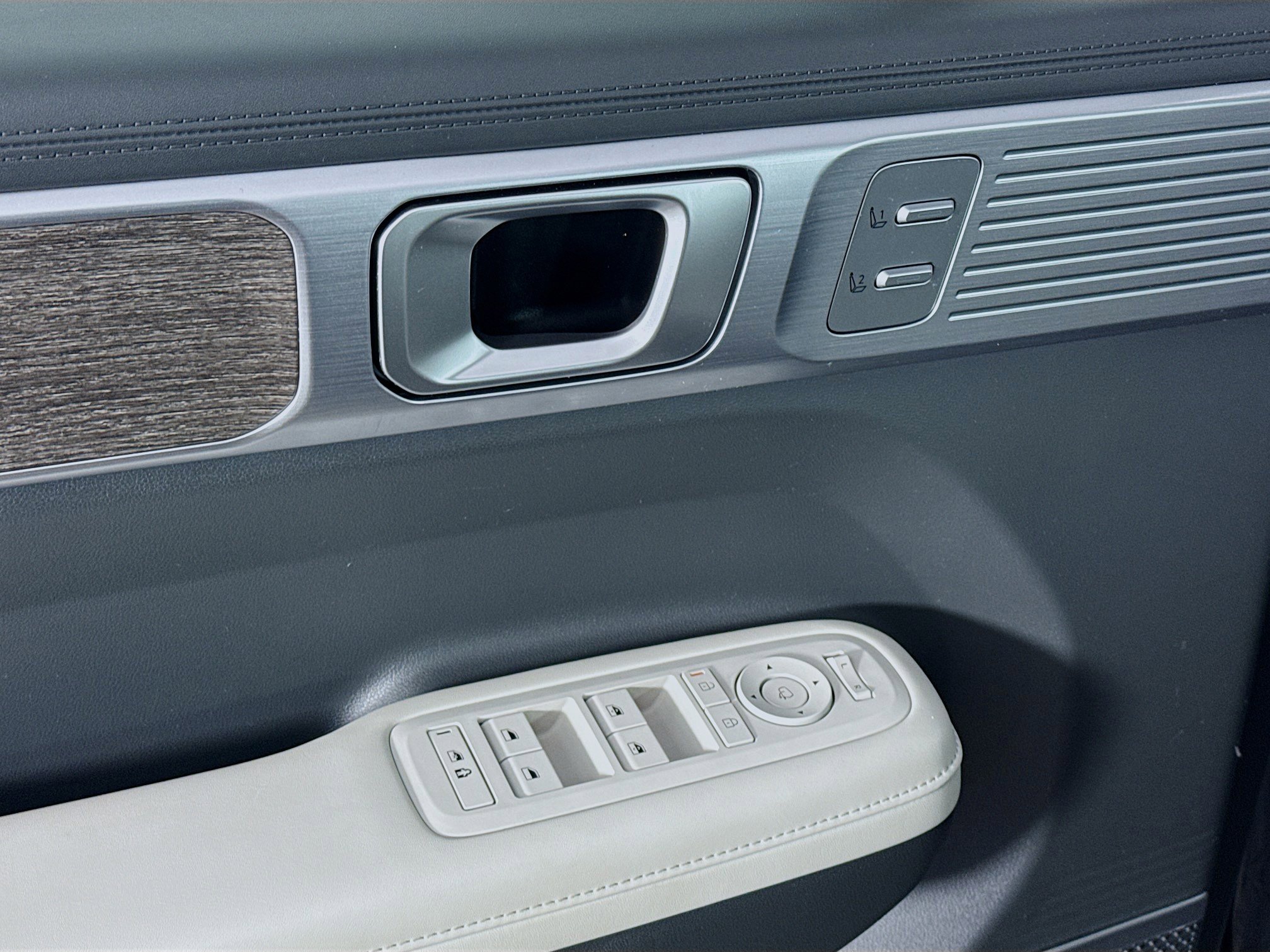 Used 2024 Hyundai Santa Fe Limited image 23