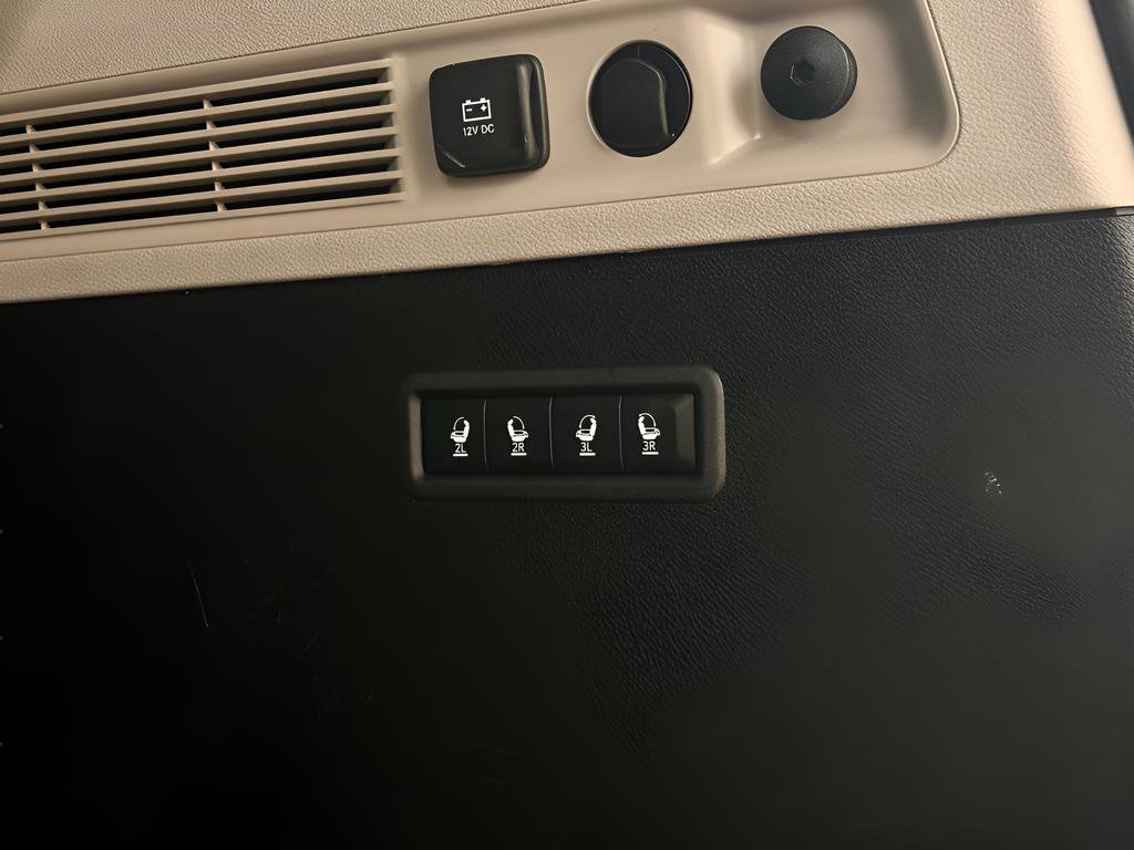 Used 2022 Jeep Wagoneer Series III w/ Rear Seat Video Group 1 RWD image 27