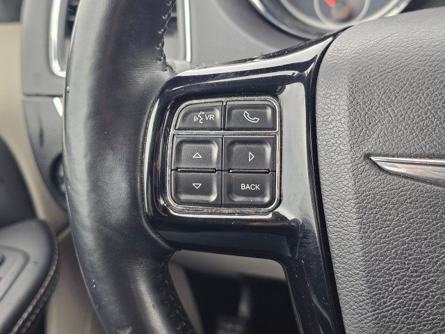 Used 2015 Chrysler Town & Country Limited FWD image 33
