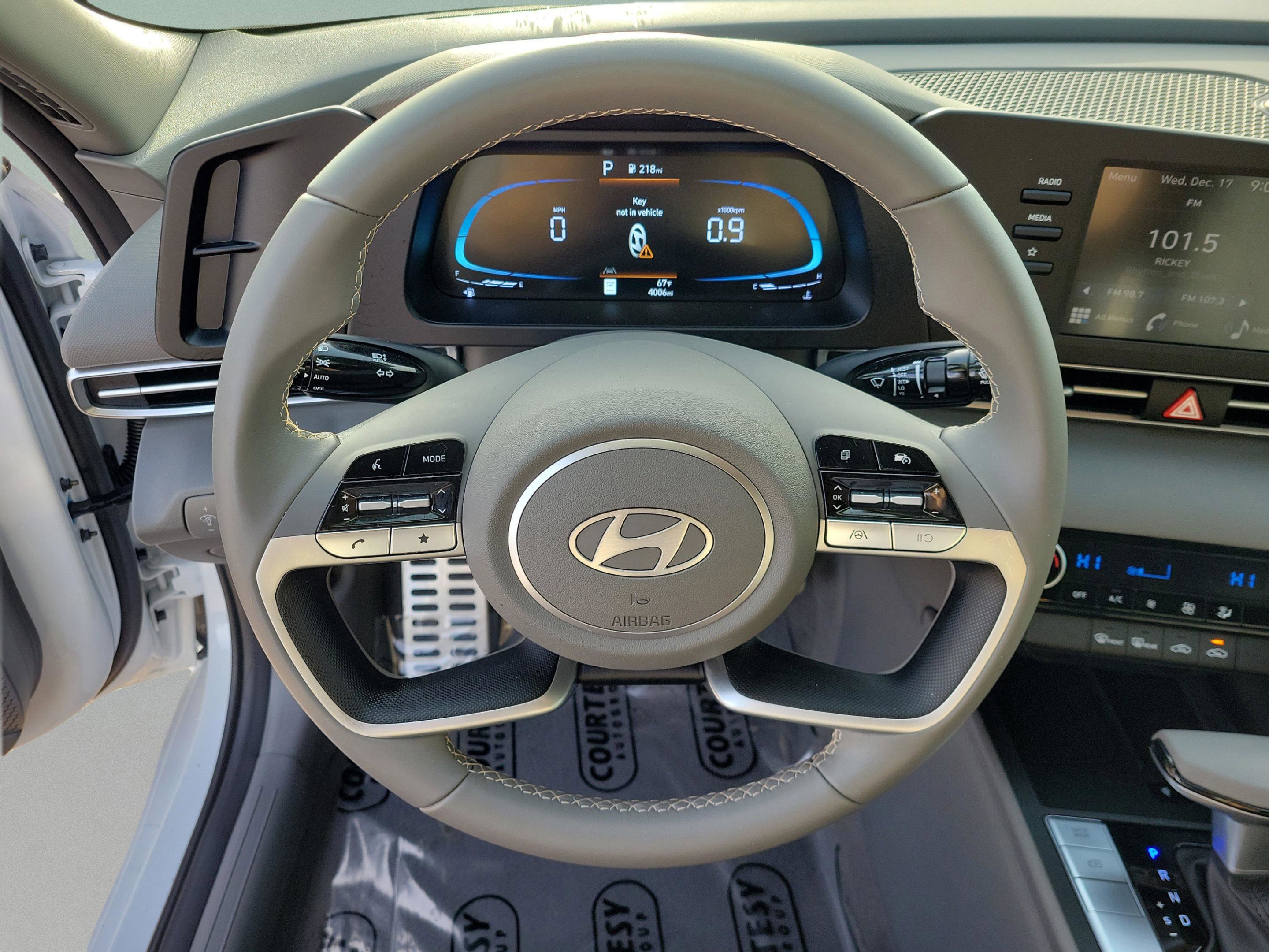 Certified 2025 Hyundai Elantra Sport image 21