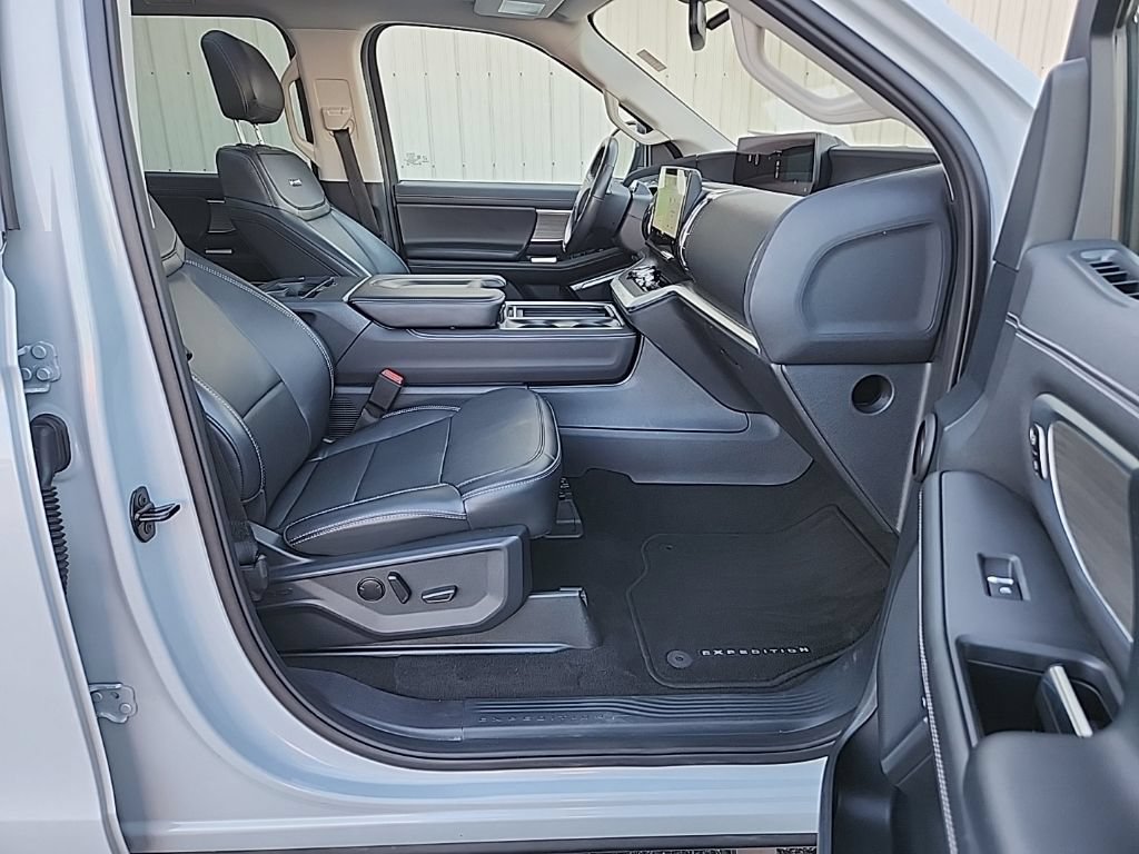 Used 2025 Ford Expedition Platinum AWD/4WD image 38
