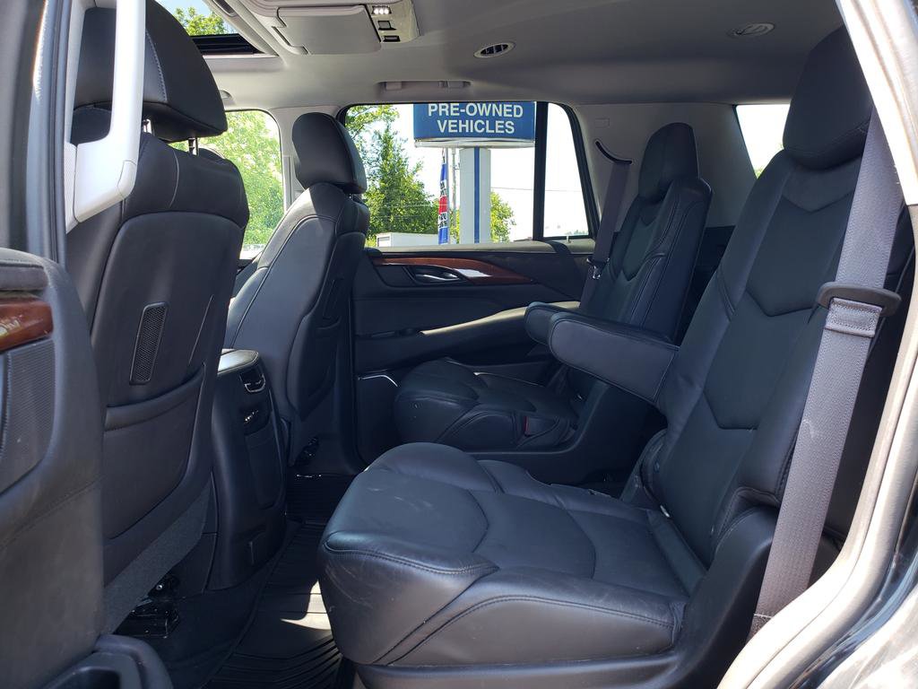 Used 2016 Cadillac Escalade Luxury AWD/4WD image 11