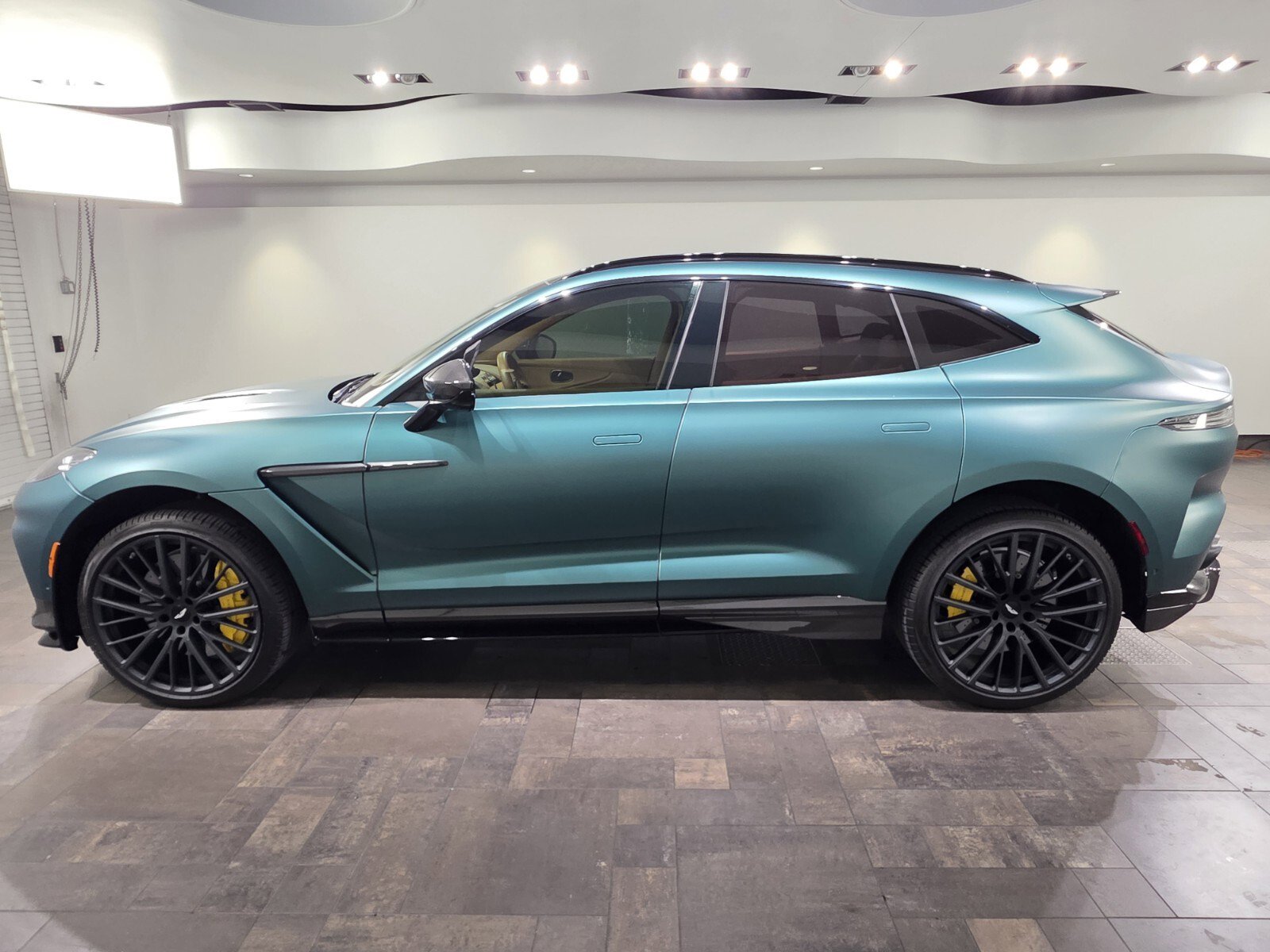 Used 2024 Aston Martin DBX 707 image 21