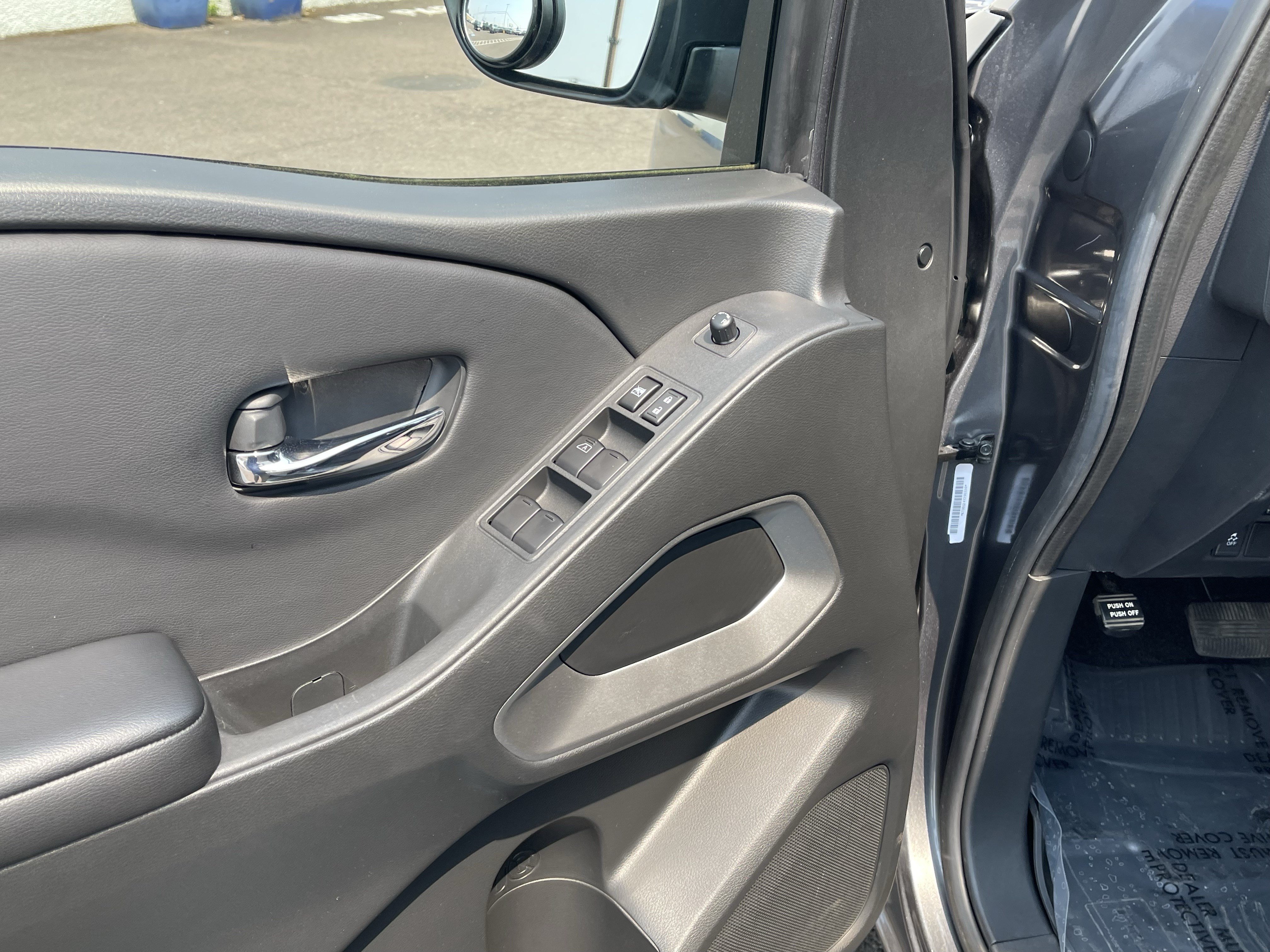 Used 2025 Nissan Frontier SV AWD/4WD image 18