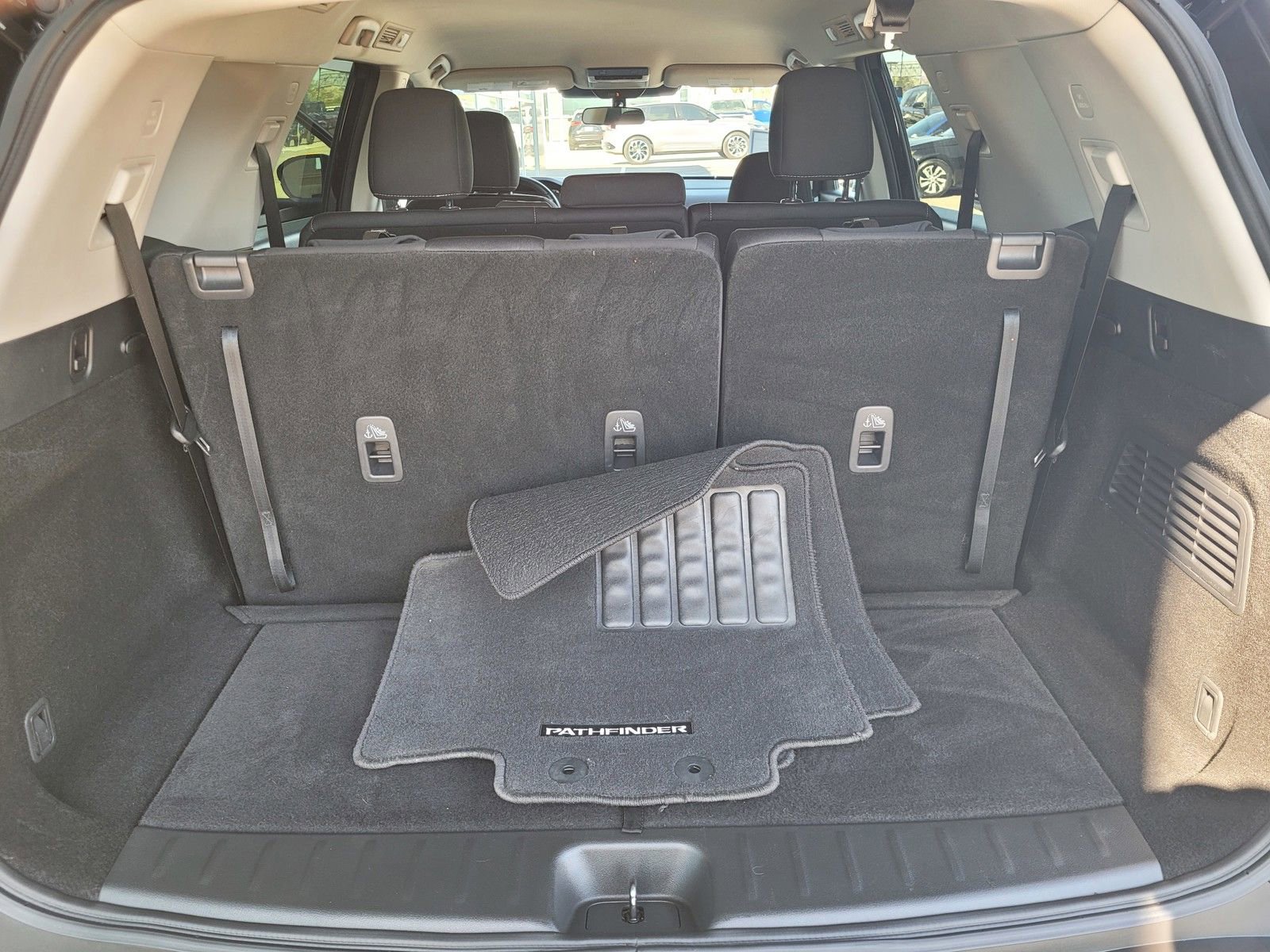 Used 2024 Nissan Pathfinder SV image 29