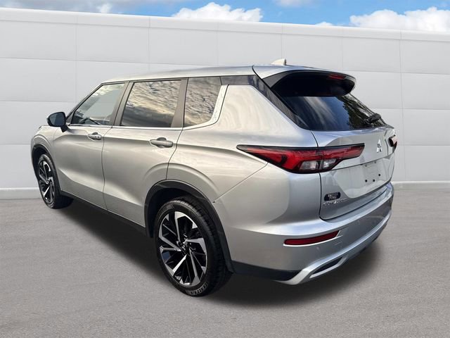 Used 2024 Mitsubishi Outlander SE image 3