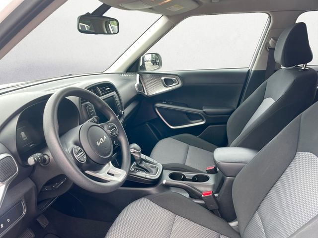 Used 2023 Kia Soul LX w/ LX Technology Package image 9