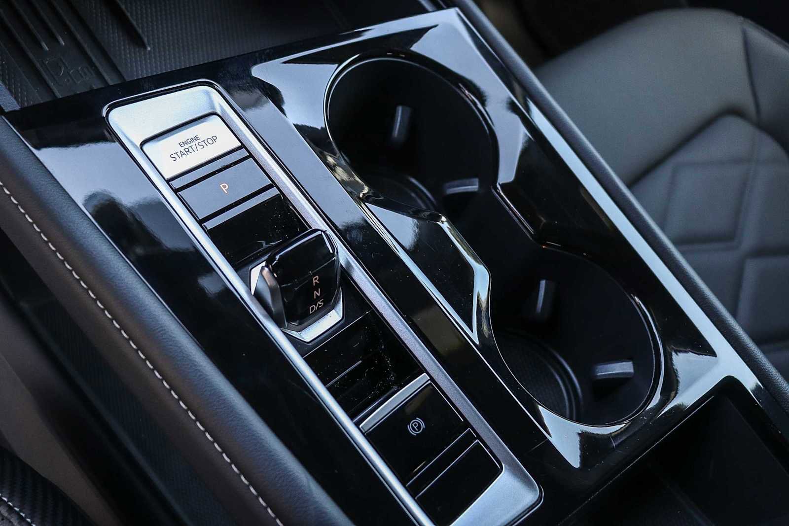 Used 2025 Volkswagen Atlas Cross Sport SE image 18