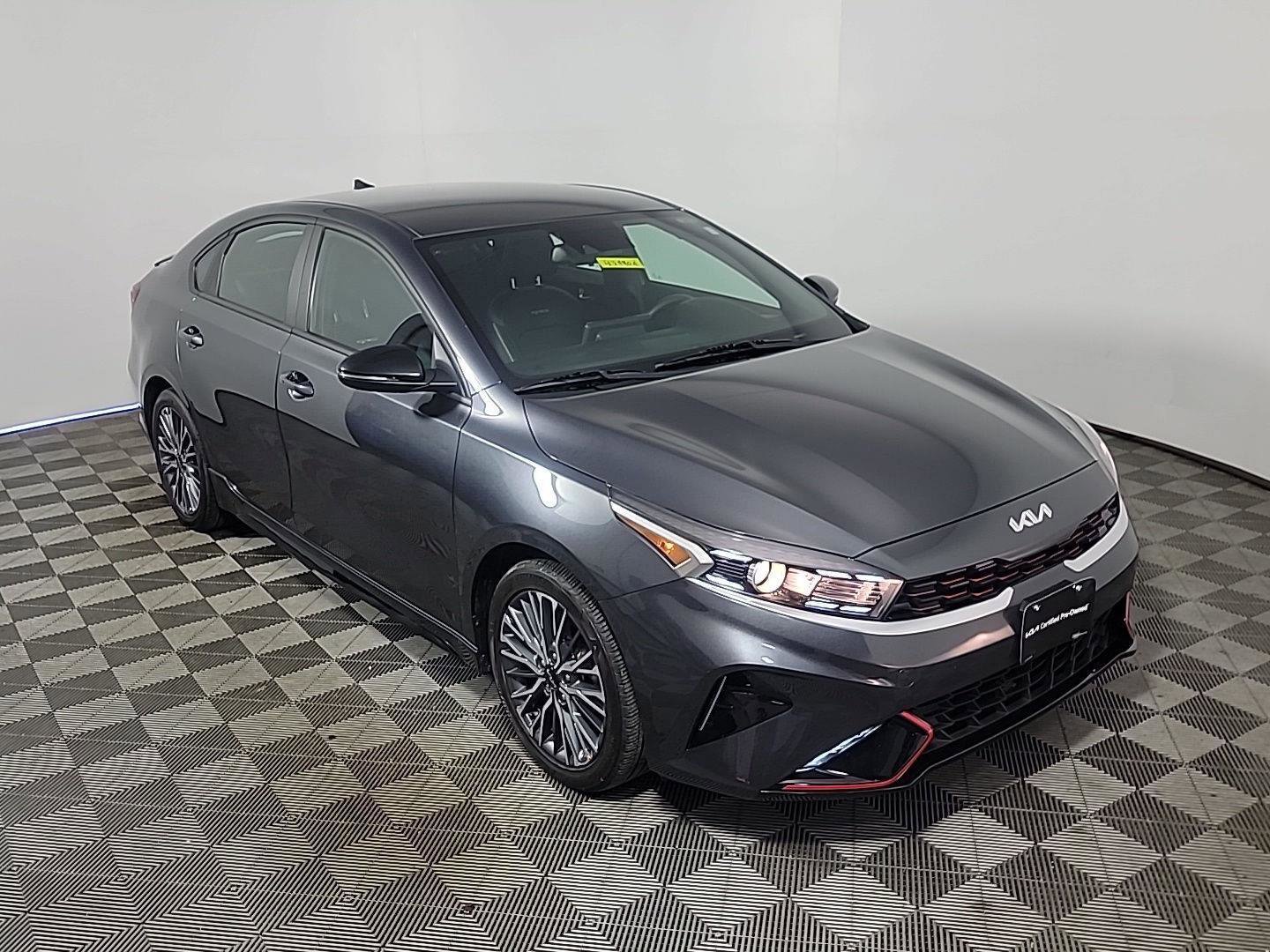 Used 2023 Kia Forte GT-Line image 2