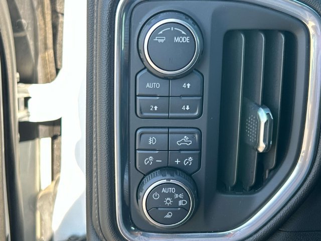 Used 2021 Chevrolet Silverado 1500 LTZ w/ LTZ Premium Package AWD/4WD image 31